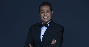 فيديو.. حكيم بخفة ظل واضحة فى كواليس بروفات أغنية "جانى" 