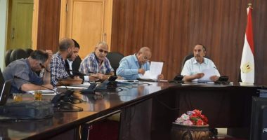 سكرتير عام محافظة البحر الأحمر يناقش تركيب كاميرات المراقبة بالغردقة 