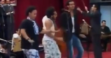 فيديو.. شاهد على ربيع وأوس أوس وكريم عفيفى فى حفل كلية تجارة 2010
