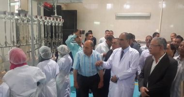 محافظ المنيا يتابع أعمال التشغيل التجريبى للمجزر الآلى للدواجن "صور"