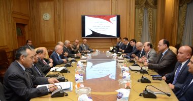 "العصار" و"مميش" يبحثان سبل التعاون المشترك لتنمية محور قناة السويس