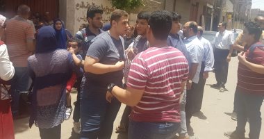 صور.. طلاب أسيوط يشكون صعوبة الكيمياء وارتياح بعد مادة الجغرافيا