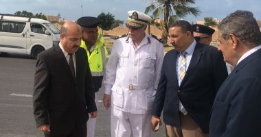 مدير المرور يتفقد الطرق السريعة لتأمين رحلات المواطنين