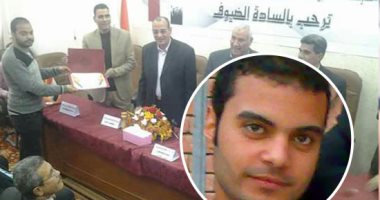 صور.. مفاجأة جديدة فى نتيجة الدبلومات الفنية.. الأول على محافظة شمال سيناء يعمل مدرسا ويحمل درجة الماجستير.. التحق بـ"الصنايع" ليحقق حلم والده المتوفى فى أن يصبح مهندسا.. وأمنيته الالتحاق بهندسة بترول القاهرة