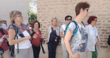 صور.. 35 سائحا ألمانيا يحيون مسار العائلة المقدسة بدير المحرق فى أسيوط