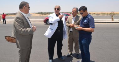 صور ..محافظ الإسماعيلية يتفقد أعمال مشروع محور 30 يونيه الجديد