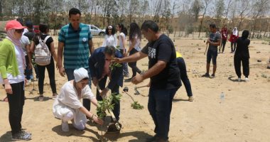 وزارة البيئة تشارك فى فعاليات مبادرة شجرها لزراعة500 شجرة مثمرة بـ6 أكتوبر