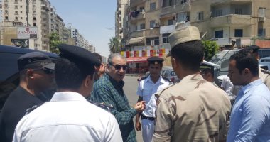 صور.. مدير أمن السويس يتفقد قوات التأمين بدور العبادة والميادين