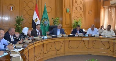 محافظ الإسماعيلية يستعرض التجهيزات لحملات إزالة التعديات على أملاك الدولة