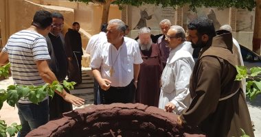 صور.. سفير الفاتيكان يتفقد مغارة ومزار العائلة المقدسة بدير درنكة بأسيوط