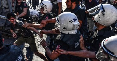 موقع "تركيا الآن": الشرطة التركية تستخدم أقصى درجات العنف وتعتقل العشرات