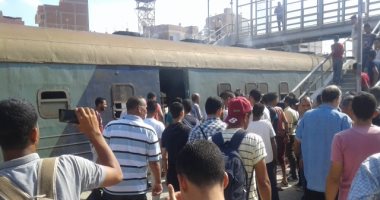 ربة منزل تتهم سائقا بالتسرع مما أدى إلى تركها نجلها داخل القطار بالدقهلية