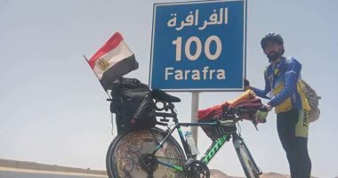 صور.. شاب يقطع رحلة من الغربية لأسوان على دراجة لتنشيط السياحة الداخلية