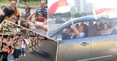 صور.. المصريون يحتفلون بذكرى 30 يونيو.. توزيع أعلام على المارة والجنود بميدان التحرير.. التقاط الصور التذكارية مع قوات الجيش.. ويؤكدون: "النهاردة عيد وياريت الكل يحتفل".. وحدائق القاهرة توزع هدايا على الأطفال