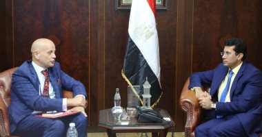 أشرف صبحى يلتقى مدير مكتب صندوق الأمم المتحدة للسكان فى مصر