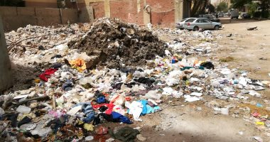 قارئ يرصد بالصور.. القمامة تحاصر الجيزة وغياب اهتمام المسئولين