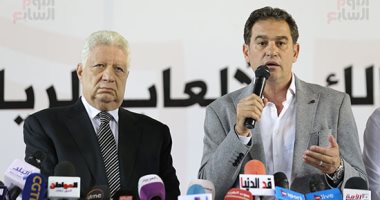 صور.. لاعبو الزمالك يودعون خالد جلال بـ"تورتة"