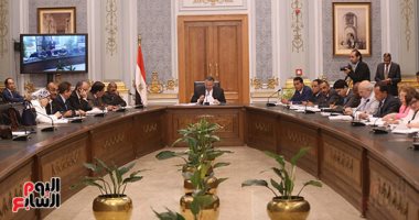 بدء عمل اللجنة الخاصة بدراسة بيان الحكومة بتوجيه الشكر للرئيس السيسي - صور