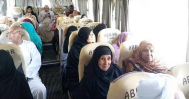 صور.. 143 حاج بالإقصر يتوجهون لقنا لأخذ بصمة العين قبل السفر للسعودية 
