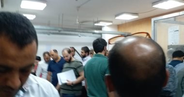 فيديو.. قارئ يشكو الزحام الشديد بالشهر العقارى بالدقى..3 مواظفين على 22 شباكا 