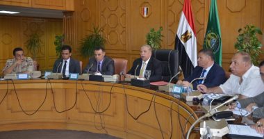 محافظ الإسماعيلية: برنامج الحكومة يساهم فى تحسين مستوى معيشة المواطنين