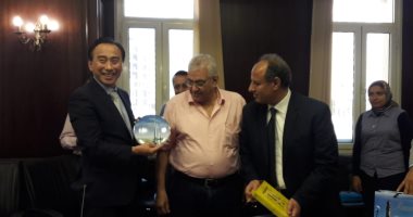 محافظ الإسكندرية يدرس عرض إحدى الشركات الكورية لاعادة تدوير القمامة (صور)