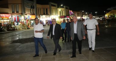 صور.. محافظ جنوب سيناء يتفقد مشاية حى النور والسوق القديم بشرم الشيخ 