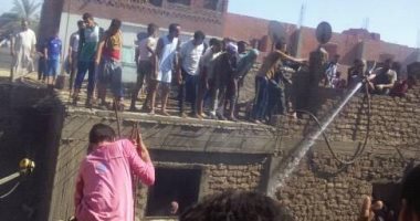 صور.. السيطرة على حريق منزل بمركز الغنايم بأسيوط دون خسائر بشرية