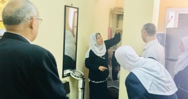 مدير التأمين الصحى بأسيوط يتابع عمليات تقديم الطلاب لمعهد فنى تمريض