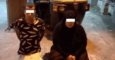 ضبط مسجلة خطر وعاطل يسرقان رواد البنوك فى الغربية