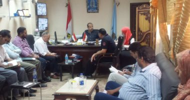 رئيس مدينة أرمنت يبحث الاشتراطات الخاصة بالمنشآت الخطرة لحماية المواطنين