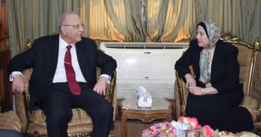 وزير العدل يهنئ المستشارة أمانى الرافعى لتوليها منصب رئيس هيئة النيابة الإدارية