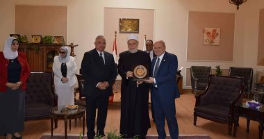 رئيس جامعة الزقازيق يستقبل الدكتور على جمعة 