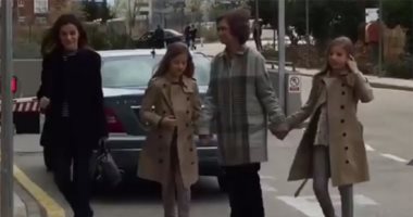 فيديو.. بنات ملك إسبانيا فى دورة صيفية بأمريكا بمفردهما لأول مرة 