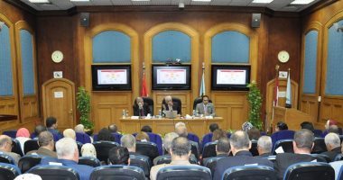 "التعليم" تستعد لتطبيق النظام الجديد.. طارق شوقى: توزيع مليون تابلت على الطلاب العام المقبل.. استبدال الامتحان الواحد بـ12 اختبارًا بالمرحلة الثانوية والتصحيح إلكترونيًا.. ويؤكد: نستهدف بناء 100 مدرسة يابانية