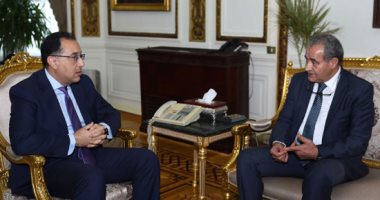 رئيس الوزراء يتابع مع وزير التموين إضافة المواليد الجديدة على البطاقات