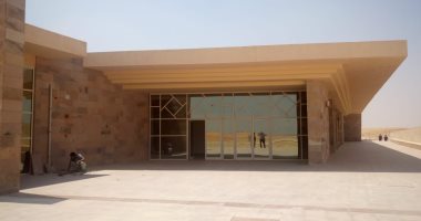 ماذا يتبقى من الأعمال الإنشائية لمبنى كبار الزوار بمشروع تطوير هضبة الهرم