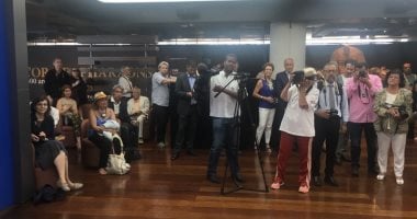 صور.. اهتمام إعلامى كبير بمؤتمر وزير الآثار فى معرض الآثار المصرية بموناكو
