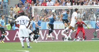 كأس العالم 2018.. فرنسا تتفوق على أوروجواى 0/1 فى شوط أول مثير