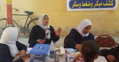 توقيع الكشف الطبى على 2500 حالة فى قافلة طبية بدمياط