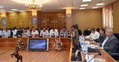 محافظ الشرقية يشدد على رؤساء الوحدات المحلية بمتابعة تنفيذ المشروعات الخدمية