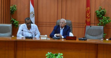 محافظ بورسعيد يلتقى بالعاملين بمراكز معلومات التنمية المحلية بالمحافظة والأحياء 