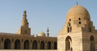 فيديو.. قبة واستراحة الملك الأشرف خليل بن قلاوون تتحول إلى مقلب قمامة