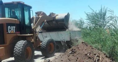 رفع 30 طن قمامة ومخلفات صلبة وأتربة بمركز جهينة بسوهاج