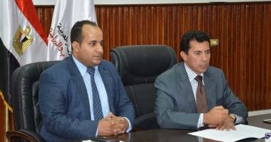 وزير الرياضة يجتمع بشباب الأحزاب ويتعرف على مطالبهم 