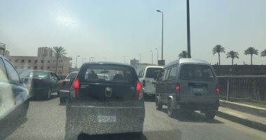النشرة المرورية.. انتظام حركة السيارات بمحاور وميادين القاهرة والجيزة