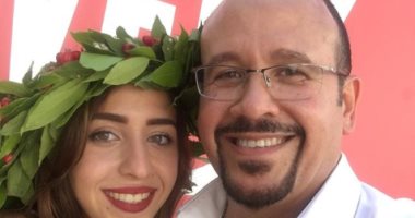 صور.. هشام عباس يحتفل بتخرج ابنته "ياسمينا" 