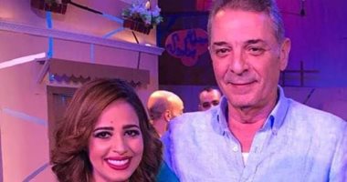 صور.. محمود حميدة وأشرف زكى يشاهدان "كوميديا البؤساء"