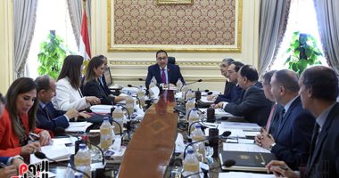 رئيس الوزراء يناقش مع وزيرة التخطيط خطة الدولة للإصلاح الإدارى - صور
