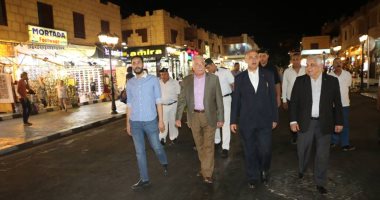 وزير الرى ومحافظ جنوب سيناء يتفقدان السوق التجارى القديم بشرم الشيخ